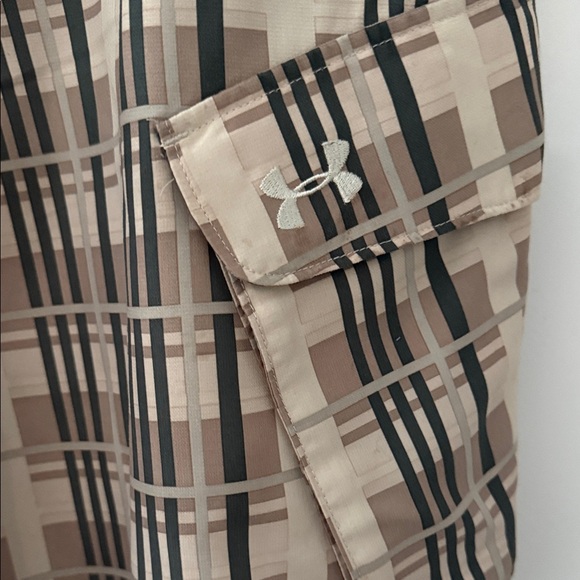 Under Armour Beige and Black Plaid Cargo Shorts - Picture 2 of 6